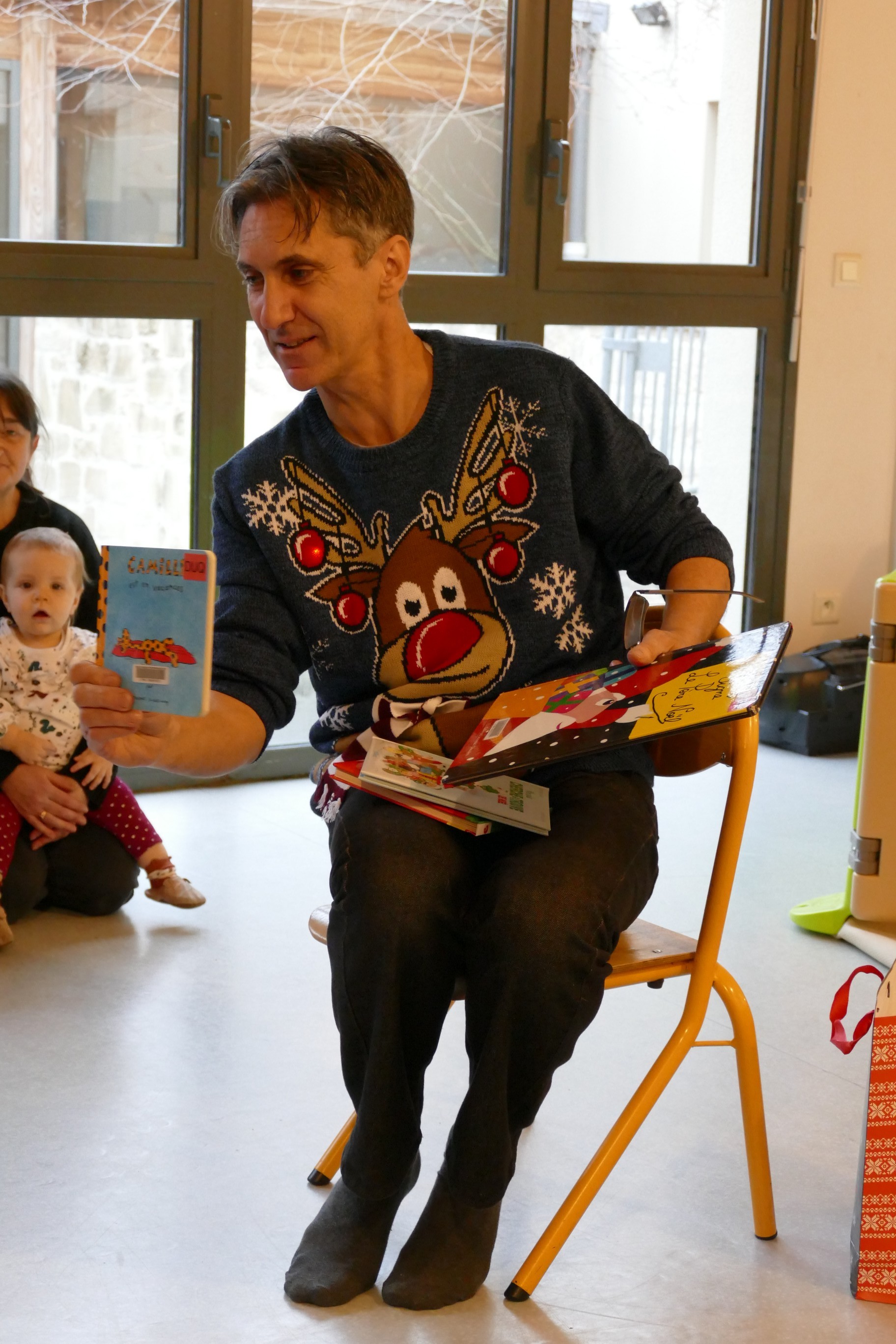 Olivier Est Monté Raconter Quelques Histoires Aux Enfants